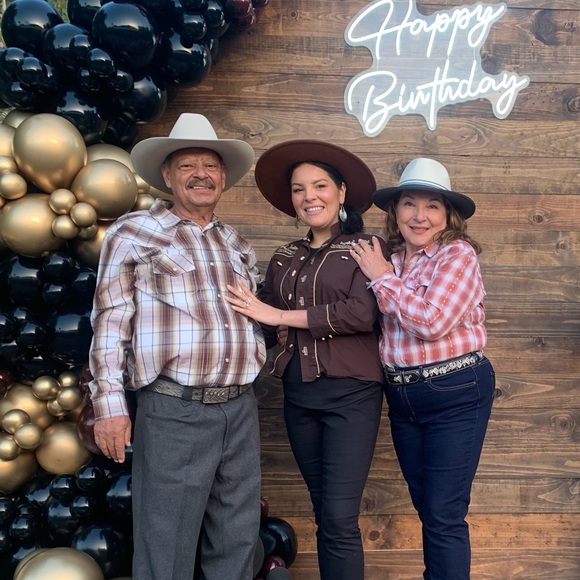 Meet your Posher, Vanessa - Picture 3 of 16